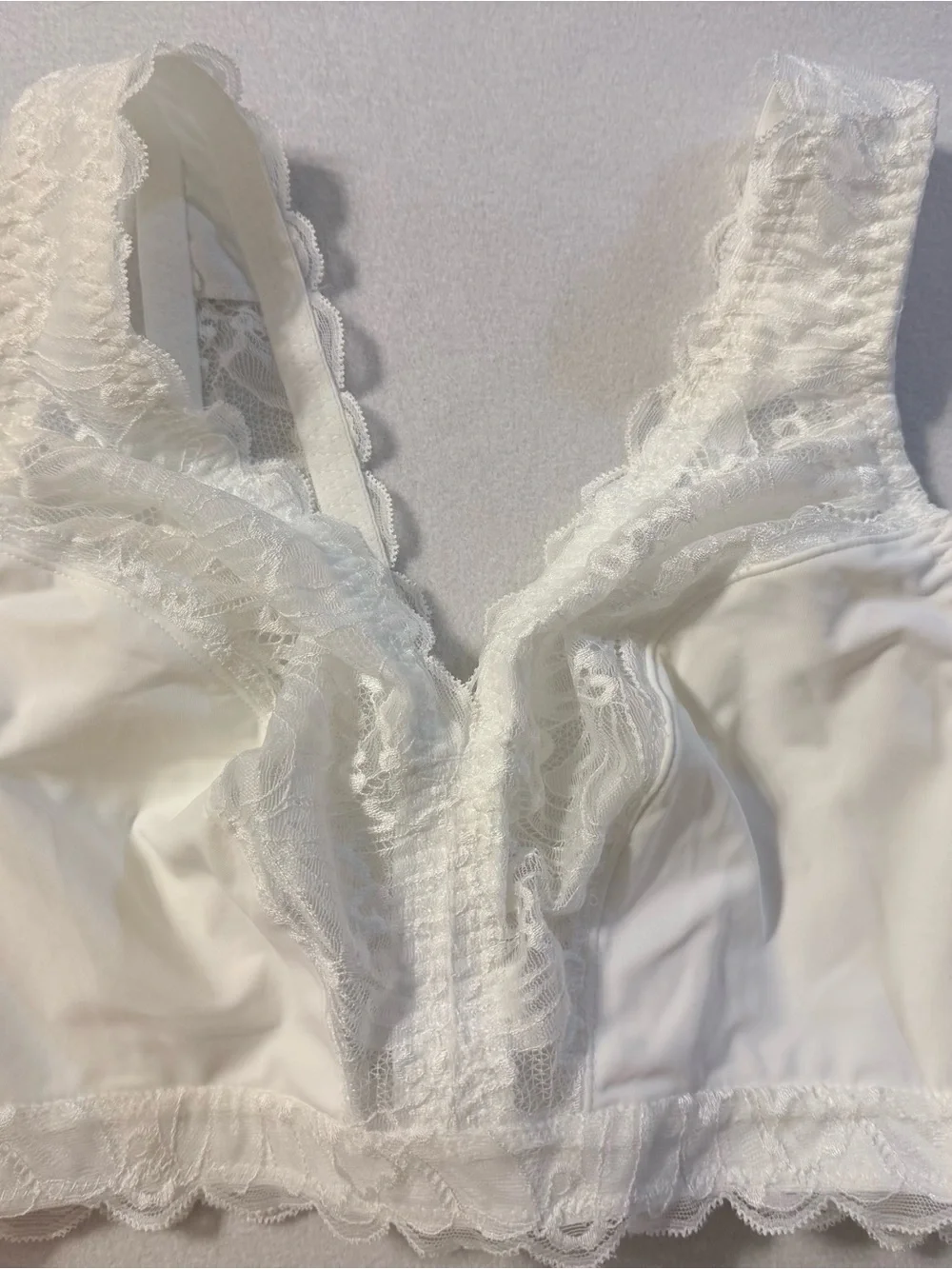 New Breezies Soft Support Lace Wirefree Unlined Bra. Size Large